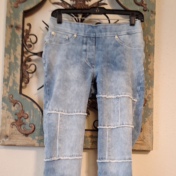 Peter Nygard Blue Cropped Ankle Jeans with Distressed Stripes. NWOT Size SMALL - Picture 5 of 14